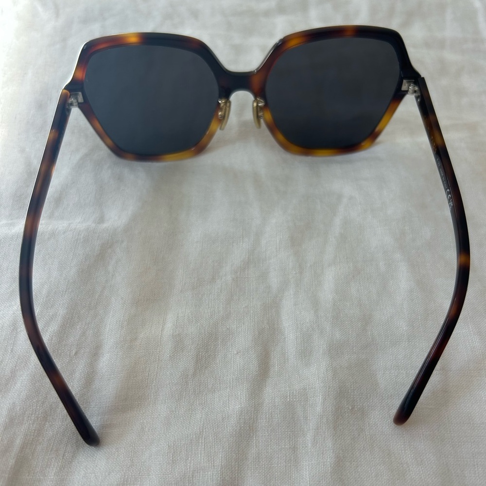 Celine oversized sunglasses in tortoise shell CL40230F - Picture 7 of 9